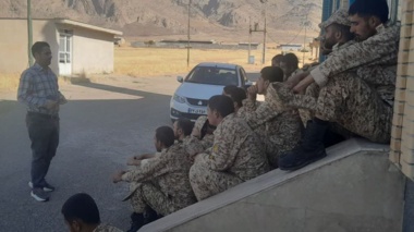 برگزاری کارگاه آموزشی «پرورش زنبور عسل» برای کارکنان وظیفه لشکر ۲۸۱ زرهی کرمانشاه