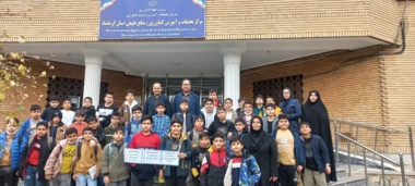 بازدید ۷۰ دانش‌آموز دبستانی از مرکز تحقیقات کشاورزی کرمانشاه در روز "افق روشن بخش کشاورزی"